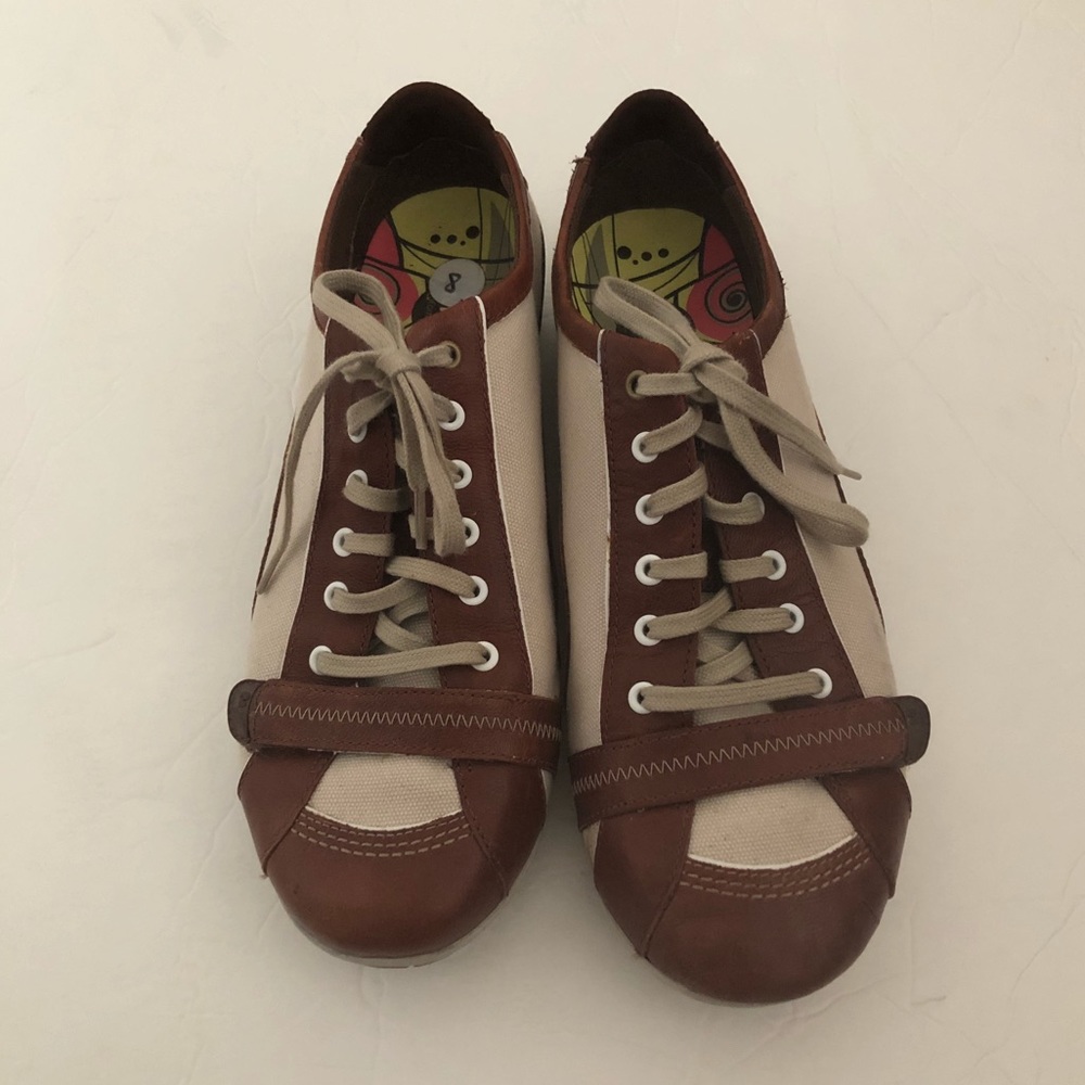 Merrell women’s cream and brown sneakers Sz8